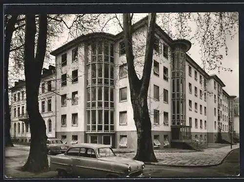 AK Bad Kreuznach, Autos vor der Rheumaklinik