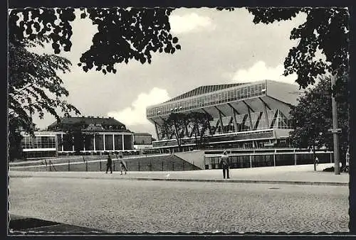 AK Wien, Stadthalle mit Strasse