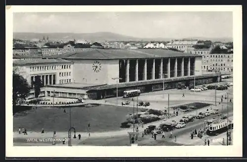 AK Wien, Strassenbahn vor dem Westbahnhof