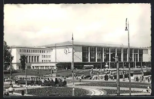 AK Wien, Westbahnhof mit Strassenbahnen