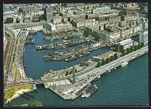 AK Rotterdam, Luchtopname Leuvehaven met op voorgrond monument de Boeg