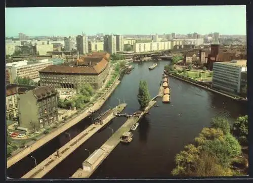 AK Berlin, Teilansicht mit Palasthotel