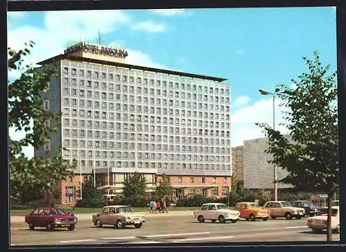 AK Berlin, Interhotel Berolina mit Strasse