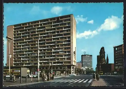 AK Berlin, Partie am Bahnhof Zoo, Blick zum Europa-Center, Kaiser Wilhelm Gedächtniskirche