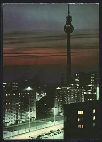 AK Berlin, Blick zum Fernseh- und Ukw-Turm der Deutschen Post bei Nacht