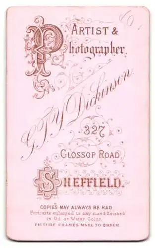 Fotografie G. T. Y. Dickinson, Sheffield, Glossop Road 327, Junge Dame im weissen Kleid mit gelocktem Pony