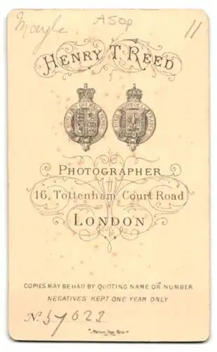 Fotografie Henry T. Reed, London, 16, Tottenham Court Road, Junge Dame mit Hochsteckfrisur