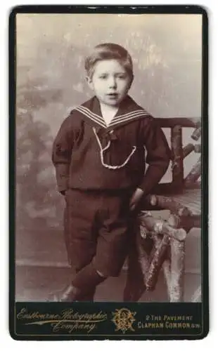 Fotografie Eastbourne Photographic Company, London, 2, The Pavement, Kleiner Junge im Matrosenanzug