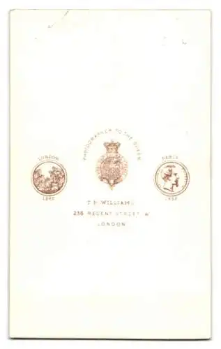 Fotografie T. R. Williams, London, 236, Regent Street, Junge Dame mit zeitgenössicher Frisur