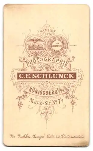 Fotografie C. E. Schlunck, Königsberg i. Pr., Junger Herr im Anzug mit Krawatte