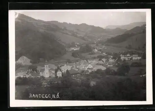 Fotografie unbekannter Fotograf, Ansicht Randegg / Niderösterreich, Gesamtansicht