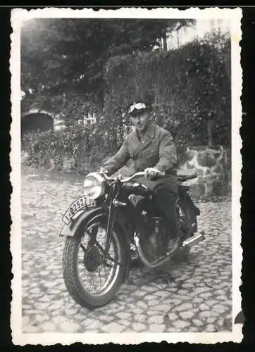 Fotografie Motorrad Zündapp, Herr auf Krad sitzend, Kennzeichen I-22527