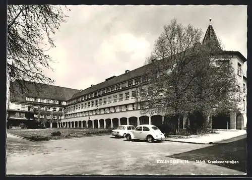 AK Esslingen a. N., Städt. Krankenhaus mit Parkplatz, VW Käfer