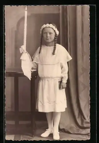 AK Kleines Mädchen mit grosser Kerze bei der Konfirmation