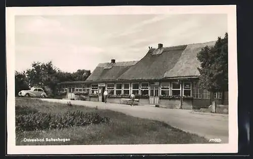 AK Ostseebad Boltenhagen, Ortspartie mit Reethäusern