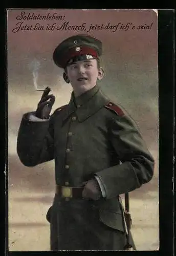 AK Soldatenleben, Junger Soldat in Uniform raucht Zigarette