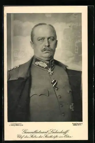 AK Generalleutnant Erich Ludendorff, Chef des Stabes der Streitkräfte im Osten, Portrait in Uniform mit Mantel und Orden