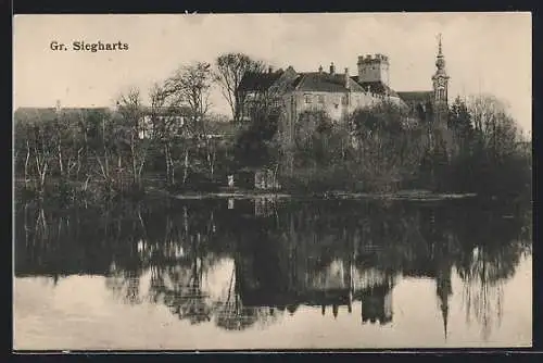 AK Gr. Siegharts, Teilansicht am Fluss im Herbst