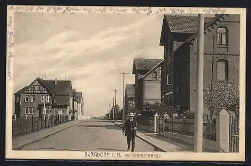 AK Burgdorf i. Hann., Blücherstrasse mit Mann