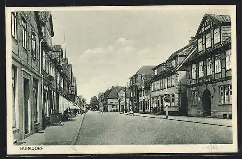 AK Burgdorf i. H., Marktstrasse mit Rathaus