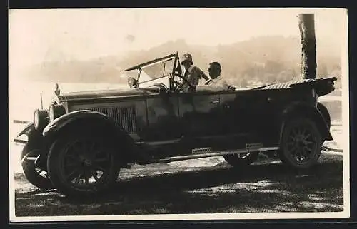 Foto-AK Auto Buick mit stolzem Besitzer am Lenkrad