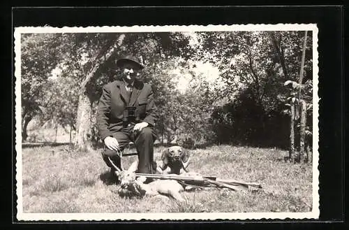 AK Jäger mit seinem Hund und Beute
