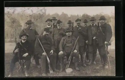 Foto-AK Gruppenbild einer Jagdgesellschaft