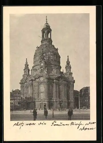 AK Dresden, Frauenkirche mit Passanten