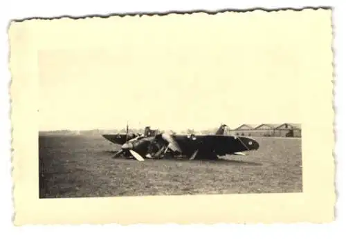 Fotografie zerstörtes abgeschossenes russisches Flugzeug IL-2