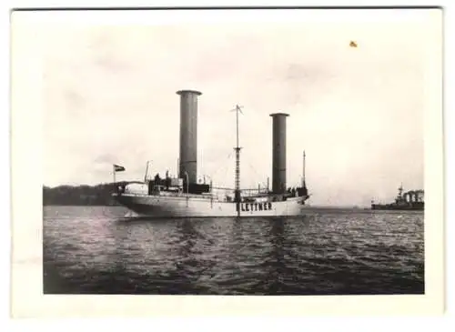 Fotografie unbekannter Fotograf und Ort, Flettner Rotoschiff Buckau alias Baden-Baden