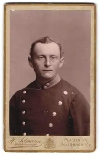 Fotografie H. Axtmann, Plauen i. V., deutscher Bahnbeamter in Uniform