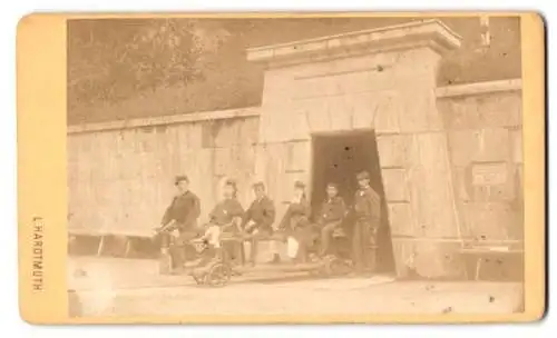 Fotografie L. Hardtmuth, Salzburg, Ansicht Berchtesgaden, Touristen bei der Ausfahrt aus dem Salzbergwerk