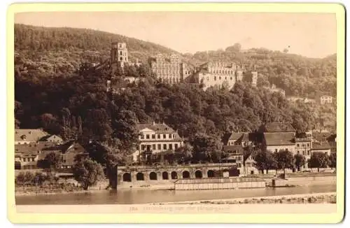 Fotografie unbekannter Fotograf, Ansicht Heidelberg, Blick über den Fluss von der Hirschgasse nach der Stadt mit Schloss