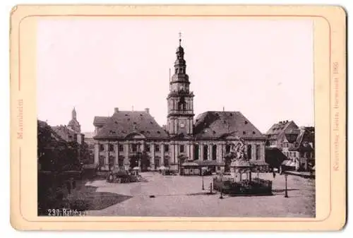 Fotografie Lichtdruck Lautz, Darmstadt, Ansicht Mannheim, Rathausplatz mit Rathaus und Denkmal