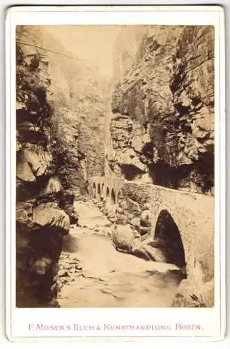 Fotografie F. Moser, Bozen, Ansicht Eggental, Viadukt hinter dem Tunnel