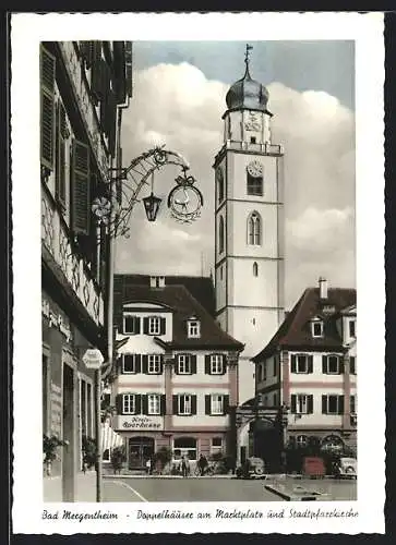 AK Bad Mergentheim, Doppelhäuser am Marktplatz mit Pfarrkirche