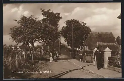 AK Kellenhusen, Ostseebad, Dorfstrasse mit Passanten