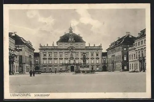 AK Ludwigsburg / W., Schlosshof mit Brunnen