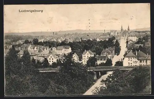 AK Ludwigsburg / Stadt, Teilansicht mit Strasse
