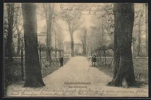 AK Berlin-Niederschönhausen, Partie im Schlosspark