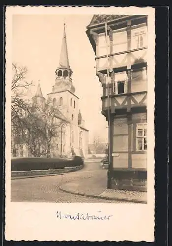Foto-AK Montabaur, Strassenpartie mit Kirche und Fachwerkhaus