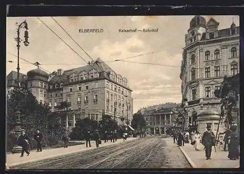 AK Elberfeld, Fussgänger am Kaiserhof-Bahnhof