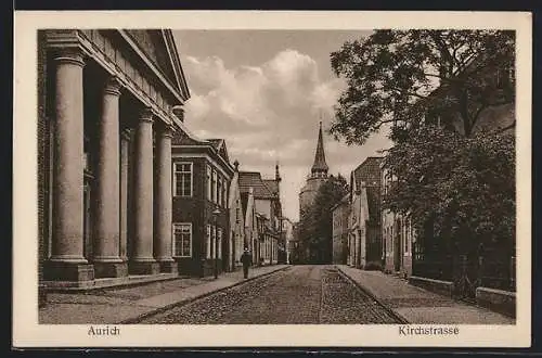 AK Aurich / Ostfriesland, Kirchstrasse mit Kirchturm