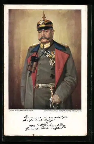 AK Generalfeldmarschall Paul von Hindenburg in Uniform mit Fernglas und Pickelhaube