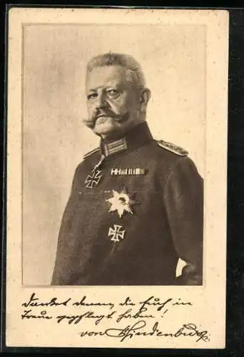 AK Generalfeldmaschall Paul von Hindenburg in Uniform mit Orden und Eisernem Kreuz