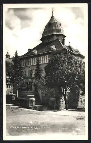 AK Hollabrunn /N. Ö., Frauen-Oberschule im Sonnenschein