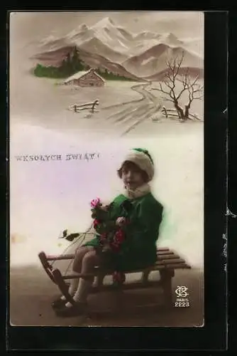 AK Ein junges Mädchen im winterlichen Outfit auf einem Schlitten