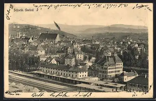 AK Schwäbisch-Gmünd, Totalansicht mit Bahnhof im Vordergrund