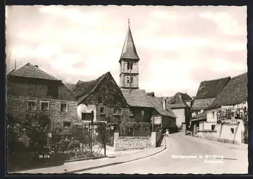 AK Randersacker b. Würzburg, Strassenpartie mit Blick zur Kirche