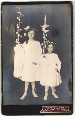 Fotografie Fritz Enders, Mainz, Schusterstr. 28, zwei junge Geschwister Mädchen am Konfirmationstag mit Kerzen
